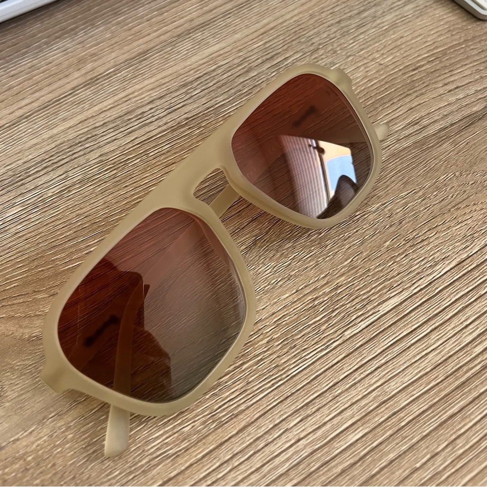 Stylish Tan Sunglasses for Women